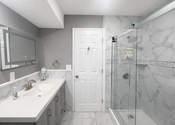 4-Bedroom All King Beds Near Mall Family Friendly