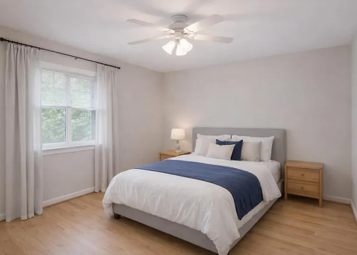 Spacious Overland Park Home Walk To Dining 20 Min To Stadium