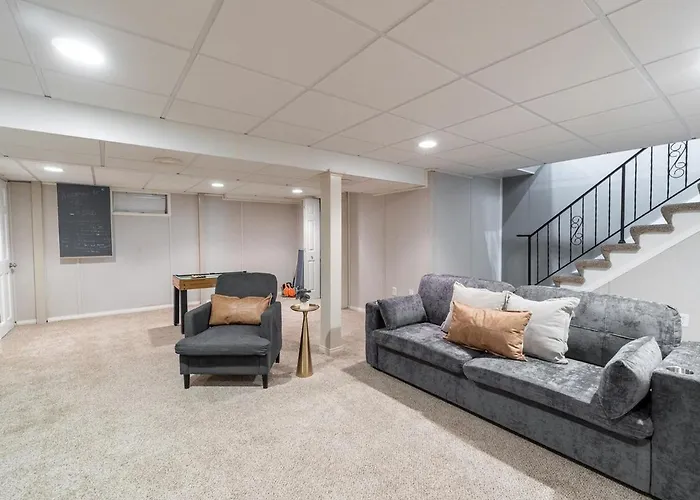 Nall Hills Gem! Great Location & New Interior!