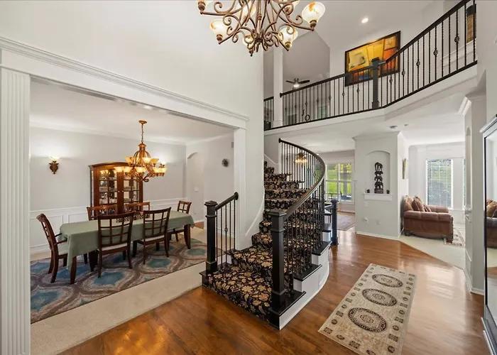Stunning Private Villa Pond Theater