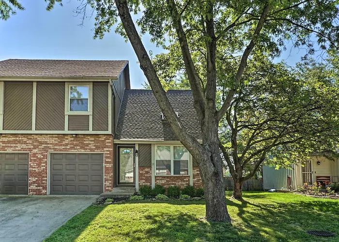 Modern Townhome W/ Fireplace: Near Stoll Park